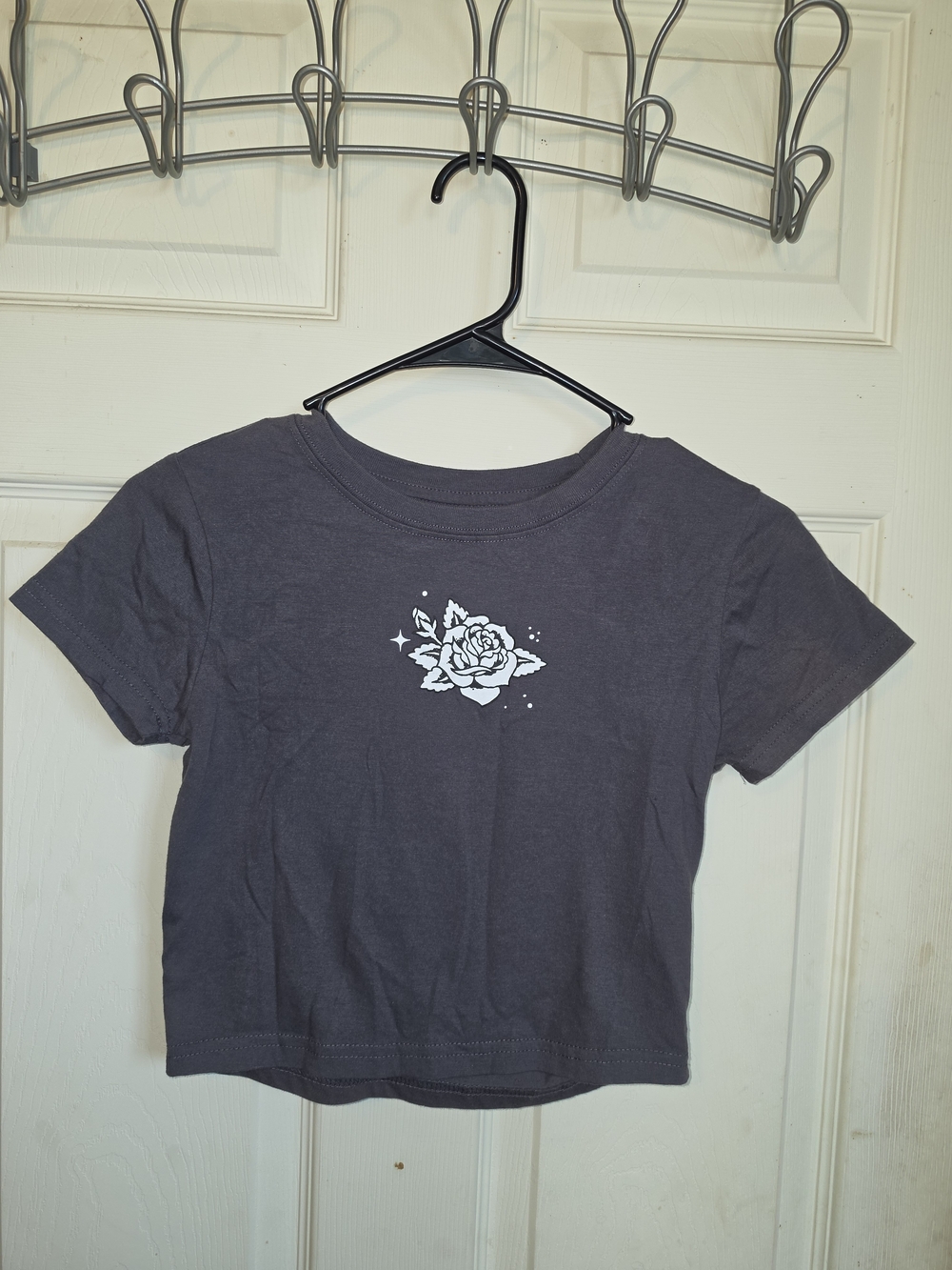 Betty Boop Dark Gray Crop Tee with White Rose Graphic